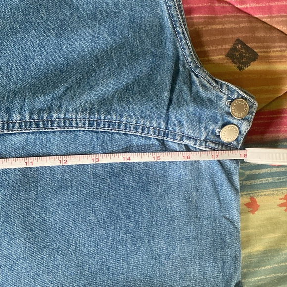 Fresno denim jumper with 2 buttons on either side. 2 front pockets. Size M - Picture 7 of 10